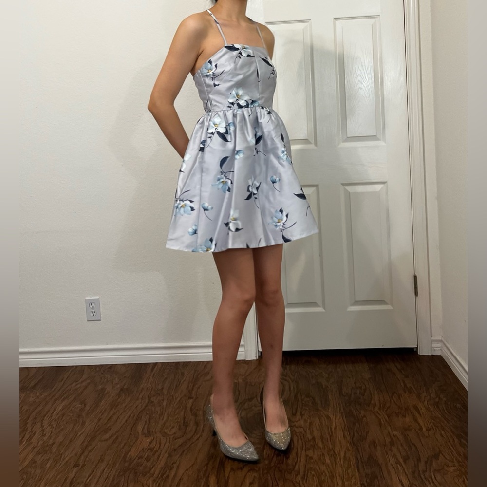 L’Atiste Silver Floral Strappy Fit & Flair Formal Dress Size M
